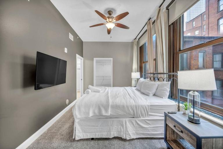 Central Downtown Loft | Parking•Gym•Security - B&B Cleveland