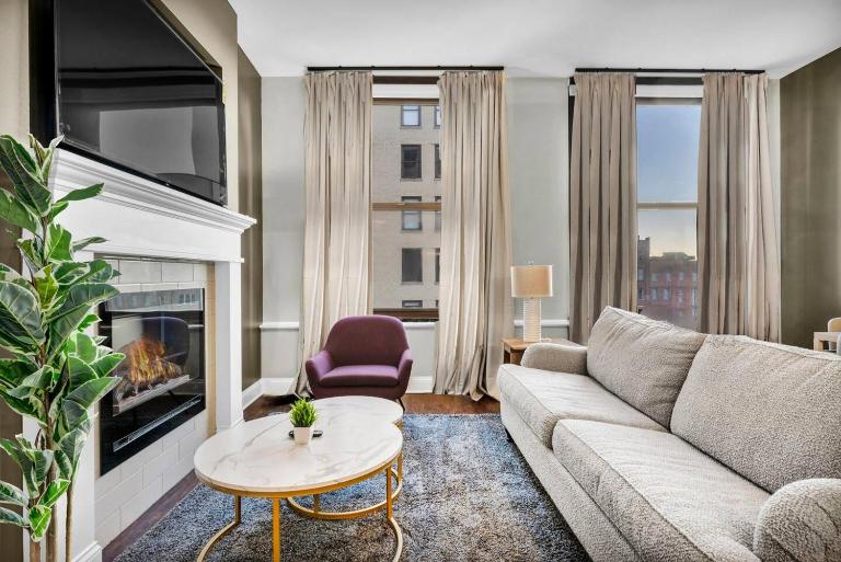 Luxury 2 Bedroom Loft in Heart of Downtown | Gym - Ferienwohnung Cleveland