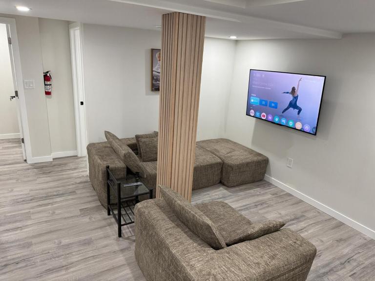 Urban Haven Suite - B&B Winnipeg