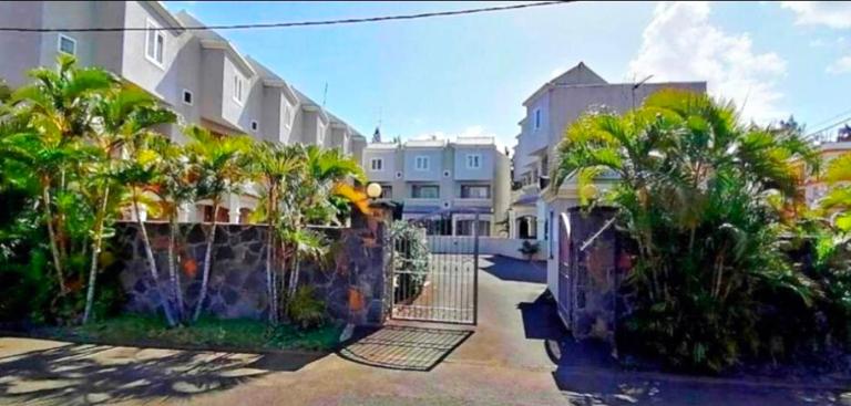 Sunshine Luxurious Villa:4 mins walk from beach - Bed and Breakfast Flic en Flac