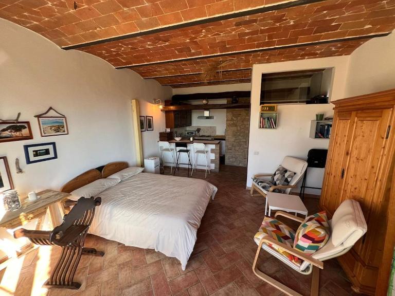 Tuscan charm with a sea view - B&B Casale Marittimo