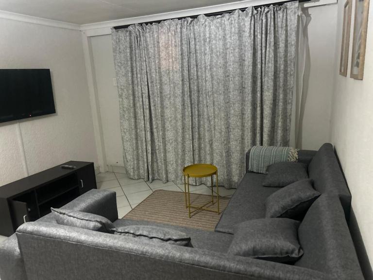 Cozy Private Garden Guest Suite - B&B Secunda