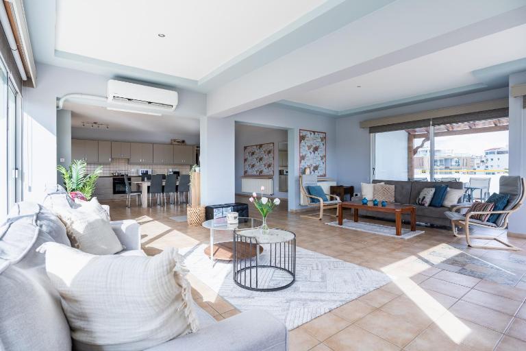 Melograno 2-BR Apt & Terrace in Larnaca - B&B Larnaca