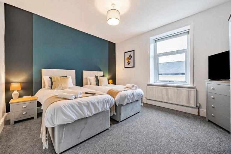 Sleek & Comfortable home in Burnley - Free Parking - B&B Brierfield