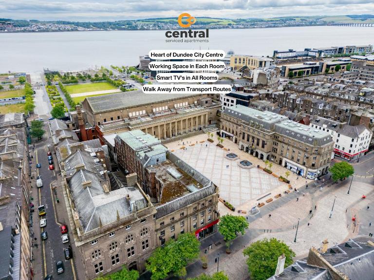 Castle Street by CENTRAL SERVICED APARTMENTS - Heart of City Centre - 2 x Double Bedrooms - Working Desk Spaces - Smart TVs in All Rooms - Close to Transport Routes - Fully Equipped - B&B Dundee