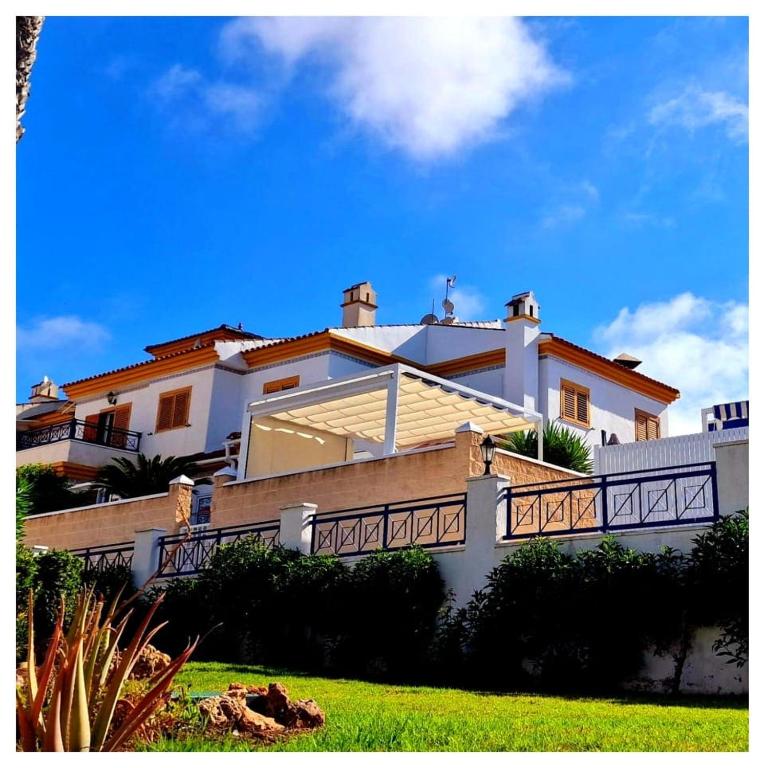 lcasa Holiday Home with Pool View - Chambres d'hôtes Pilar de la Horadada