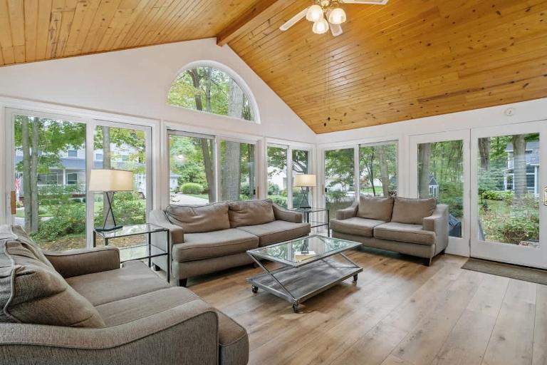 Game Room, Fire Pit & Bikes Near Downtown - B&B Saugatuck