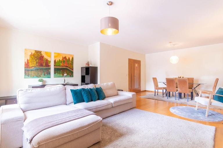 Comfortable & Quiet 3BR near Metro by LovelyStay - B&B Porto