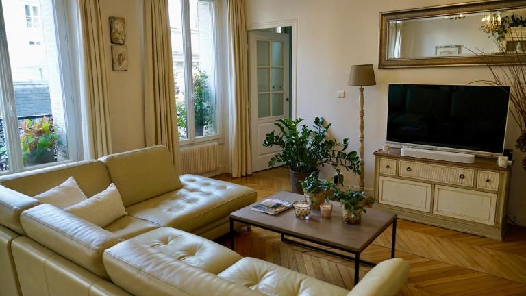 Steps to Luxembourg Gardens Bright Family Flat - B&B Parigi