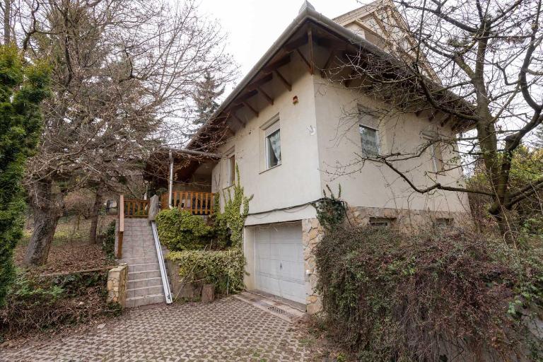 Különálló ház, ősfás, meditációra alkalmas kertben, saját kocsibeállóval - Chambres d'hôtes Budaörs