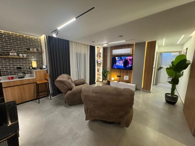 Luxury 2BR Pool View Apartment Hotel Style - Chambres d'hôtes New Cairo