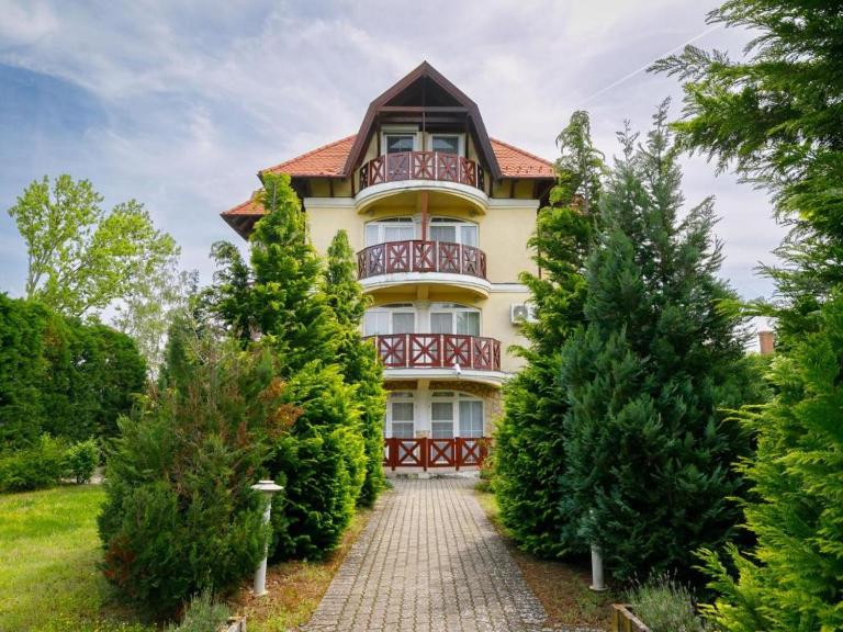 Nyár Apartman - B&B Balatonlelle
