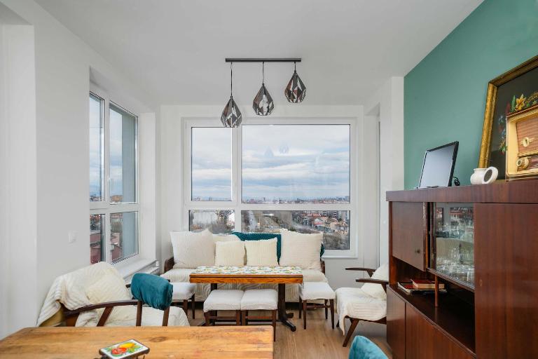 Charming 1BR with Balcony and View - Chambres d'hôtes Sofia