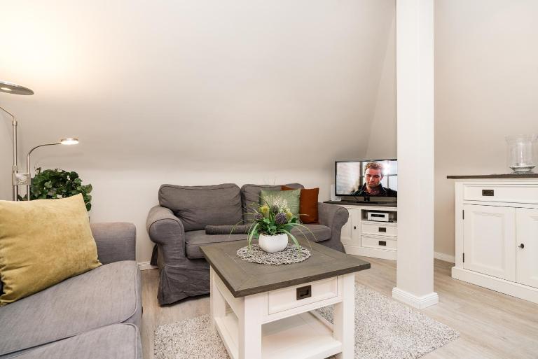 Haus-Marell-1-OG-Wohnung-2-West - B&B Wenningstedt