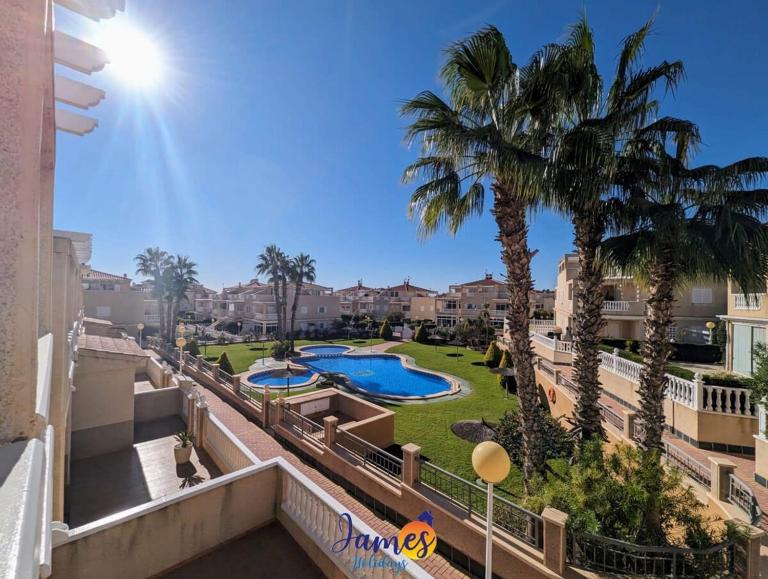 Lovely Three Bed Three Bath Townhouse PF4 - B&B Orihuela