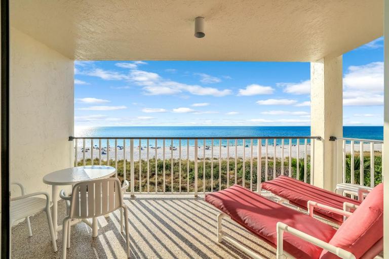 Apollo 409 Beachfront Luxury on Marco Island - B&B Marco Island