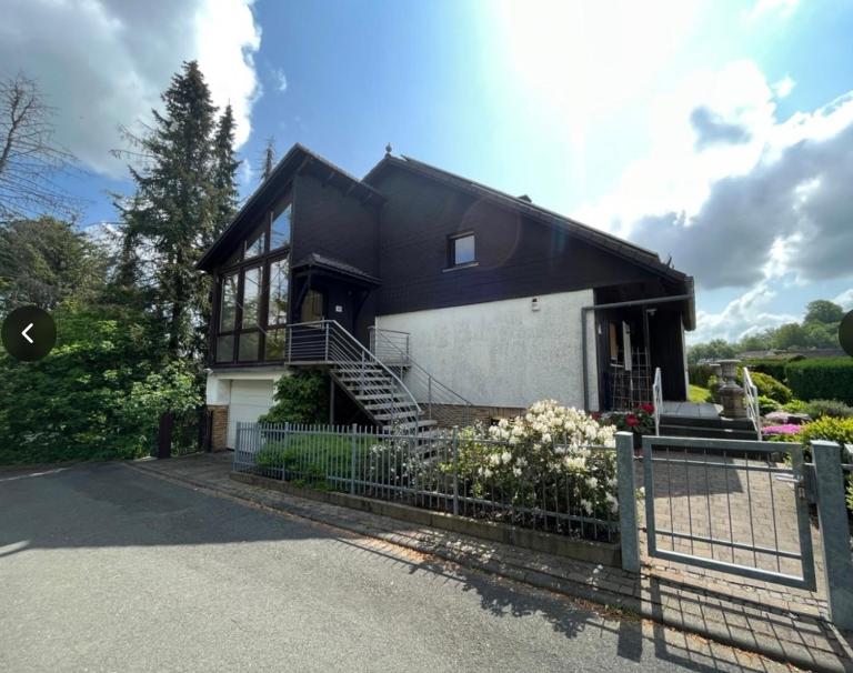 Elegant retreat with mountain panorama and tranquility - Bed and Breakfast Tringenstein