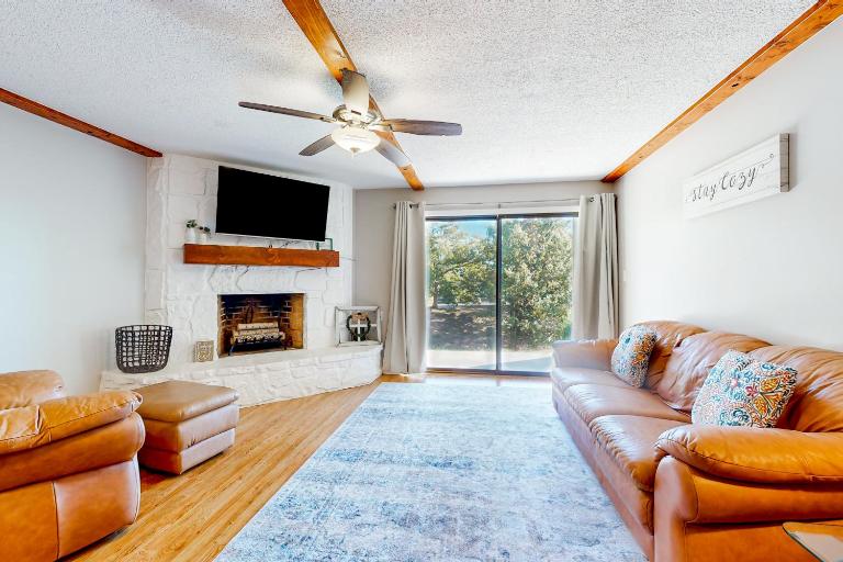 Mtn View Condo Sleep 6 Fireplace Games Pool table - Bed and Breakfast Pigeon Forge