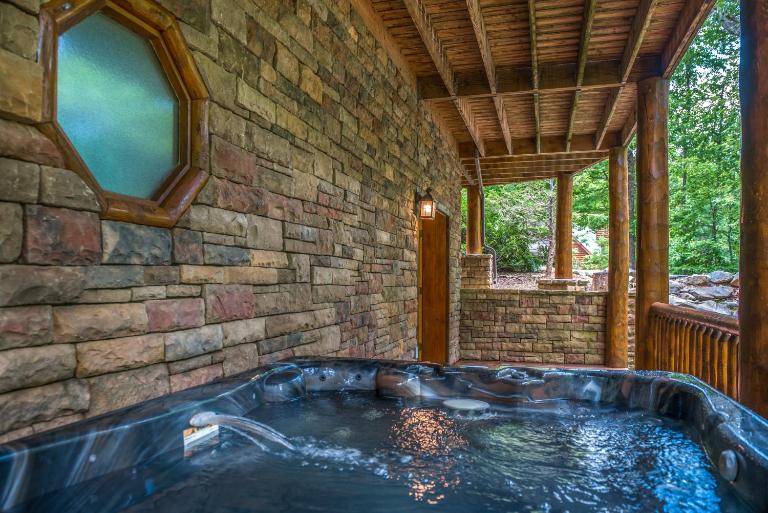Cozy Wooden Cabin Sleeps 4 Prime Location Hot Tub - B&B Sevierville