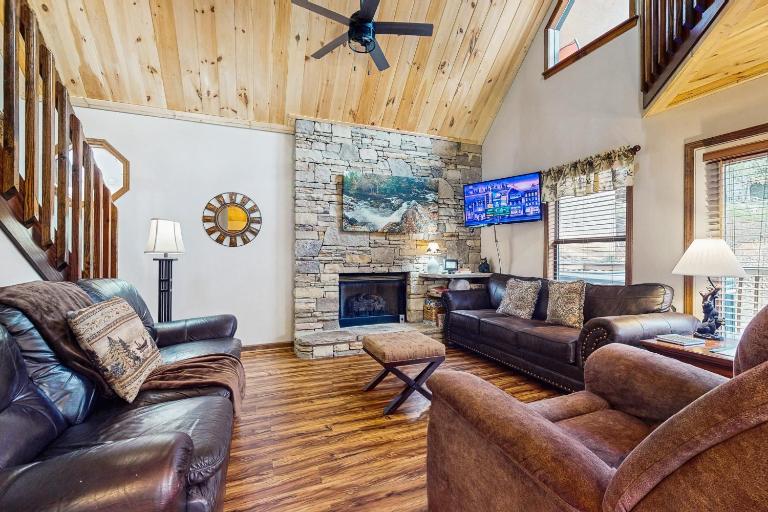 Charming Cabin Sleep 5 Hot Tub Arcade Shared Pool - B&B Pigeon Forge