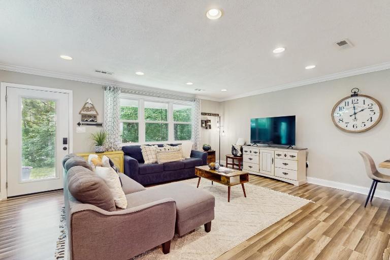 Creekside Retreat Near Gatlinburg's Arts & Crafts - Chambres d'hôtes Gatlinburg