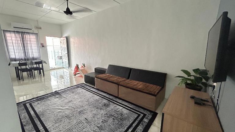 Homestay Atok 1 Mus'lim Only - Bed and Breakfast Teluk Panglima Garang