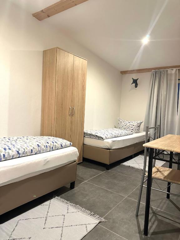 Gemütliches Doppelzimmer Gemeinschaftsbad - B&B Dingolfing