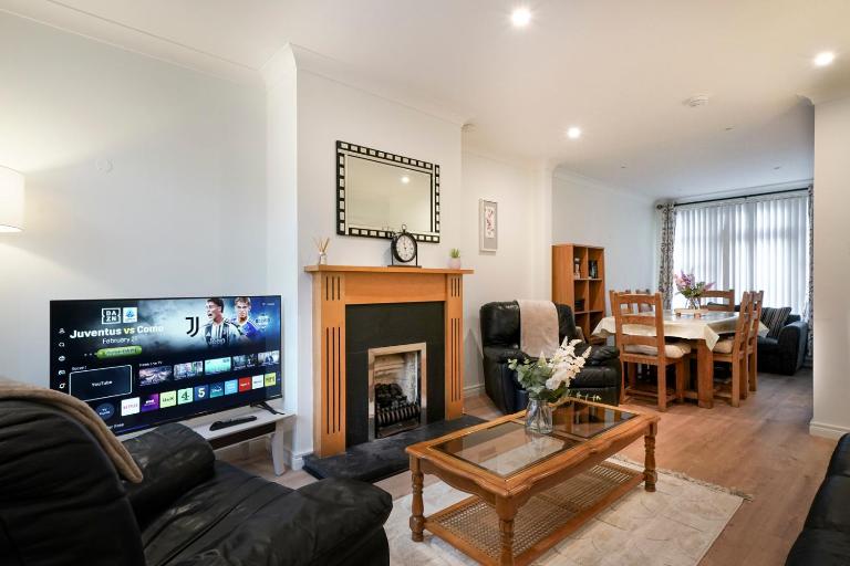 Lovely 4BR Townhouse in Heart of Queens Quarter - Pass the Keys - B&B Belfast