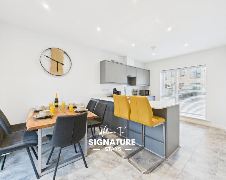 Beachside Retreat by Signature Stays - Modern Coastal Home - Bed and Breakfast Hayle