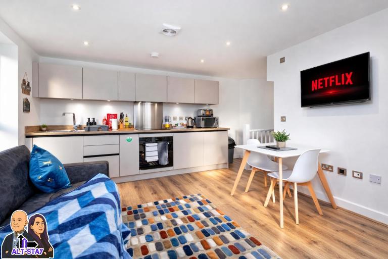 Copper Beech by Alt-Stay Contractor Accommodation - 2 Bed Contractor Home With Parking, Wi-Fi & Full Kitchen - Ideal For Long stays - Bed and Breakfast Horsforth