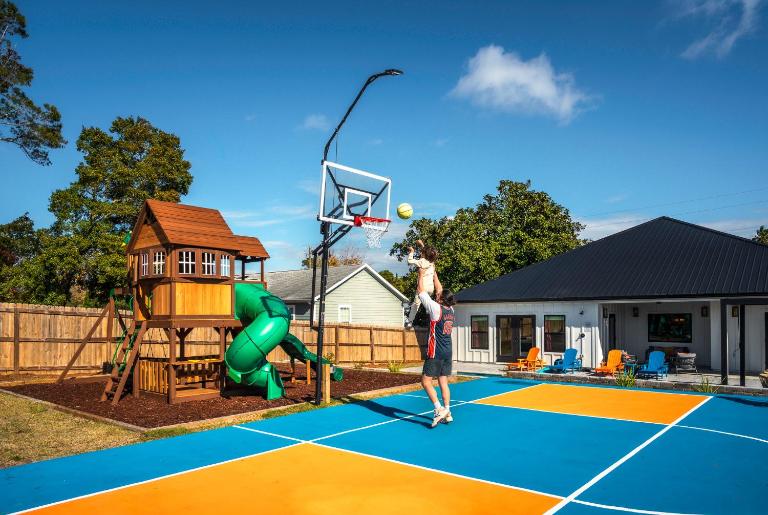Pickleball - Mini-Golf - Playground-Sleeps 16 - B&B Panama City Beach