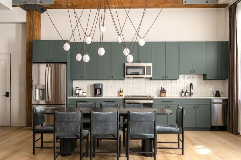 Eclectic Artisan Loft With Pvt Parking - The Luminaire - Ferienwohnung Philadelphia