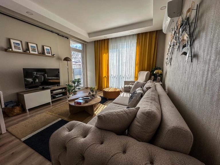 Chic 2BR City Center Flat - Bed and Breakfast Antalya