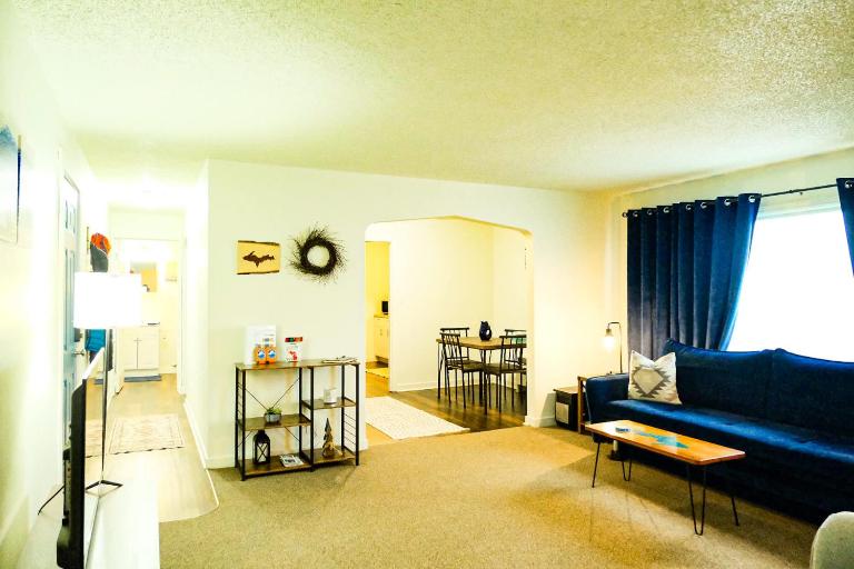 Downtown Blue Room at Villages on Aurora - Chambres d'hôtes Ironwood