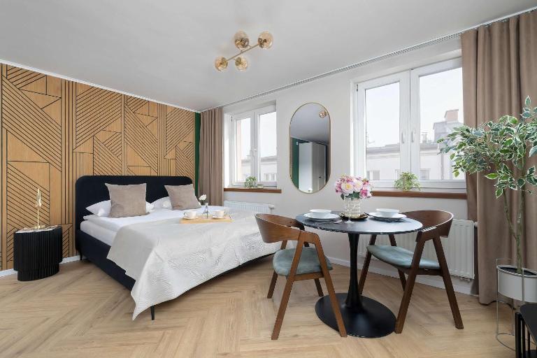 Elegant Studio for 2 Guests Near Spodek by Noclegi Renters - Ferienwohnung Kattowitz