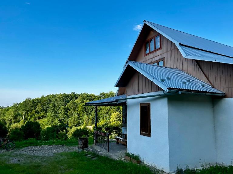 Яблуневий цвіт - B&B Yabluniv