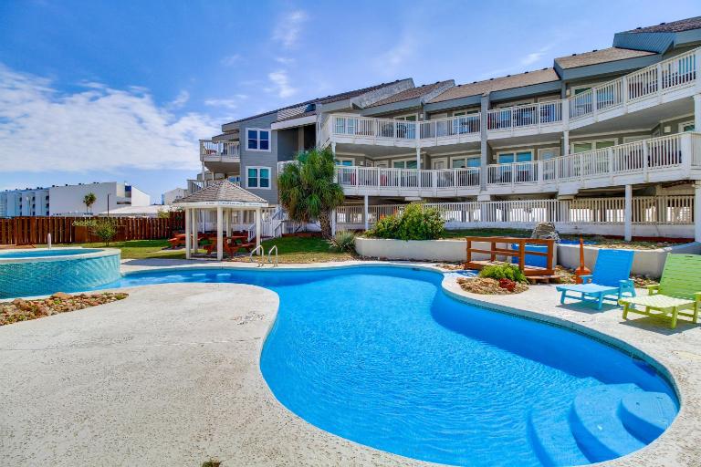 Beach Getaway on Mustang Island: Pet Friendly! - B&B Port Aransas