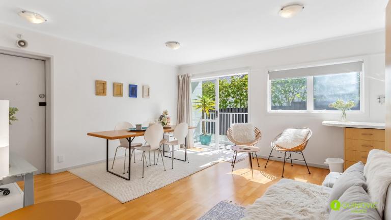 Cosy St Marys Bay Retreat with Parking - B&B Auckland