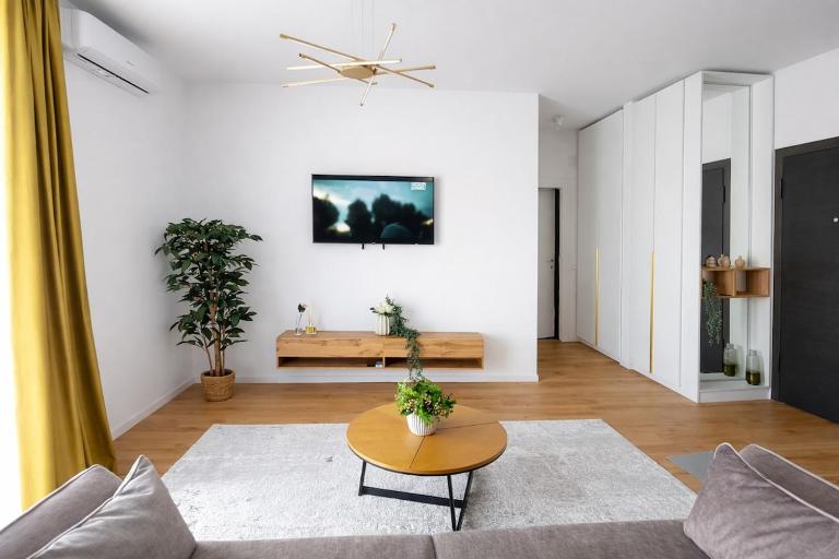 Otopeni Transit Stay-Free Parking- Self Check-in - B&B Tunari