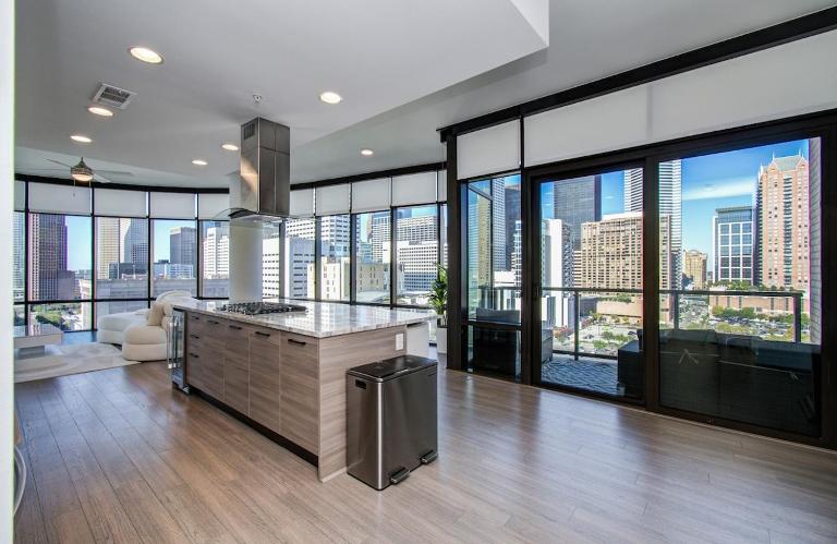 Downtown Luxury High-Rise with Panoramic Views - B&B Houston