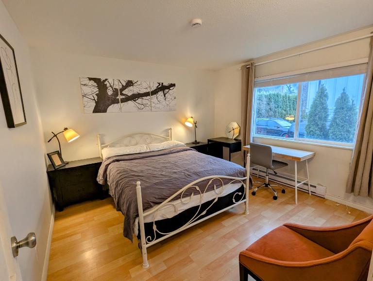 Private Room in Shared Family Home - B&B Squamish