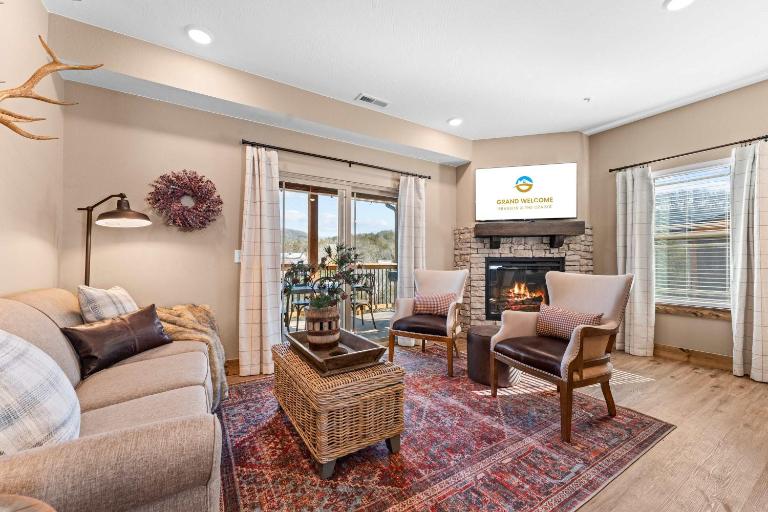 Timberline Hideaway with Hot Tub - B&B Hollister