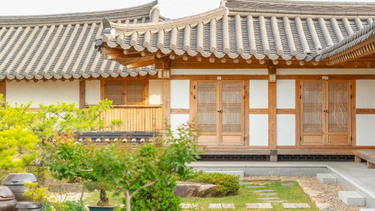 Gyeongju Wadamjung Hanok Pension - B&B Gyeongju