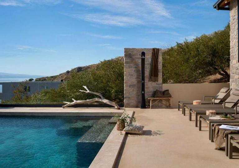 Luxauthentic villa with heated pool SALT STONE - sauna, jacuzzi, gym, outdoor kitchen with bbq - Chambres d'hôtes Mimice