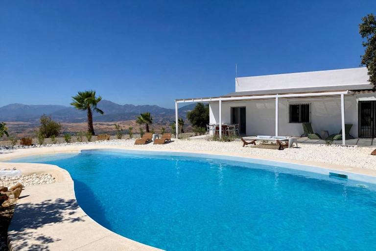 Alora Private Villa - Pool & 360 Mountain Views - B&B Alora