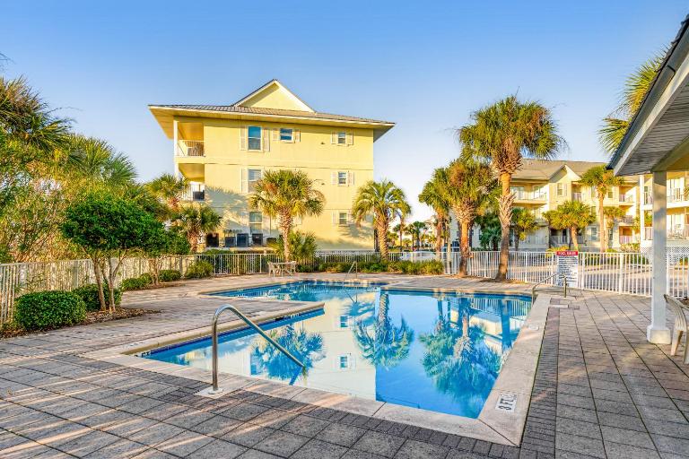 Sunny beachside condo with pool central AC & washer&dryer - Chambres d'hôtes Navarre