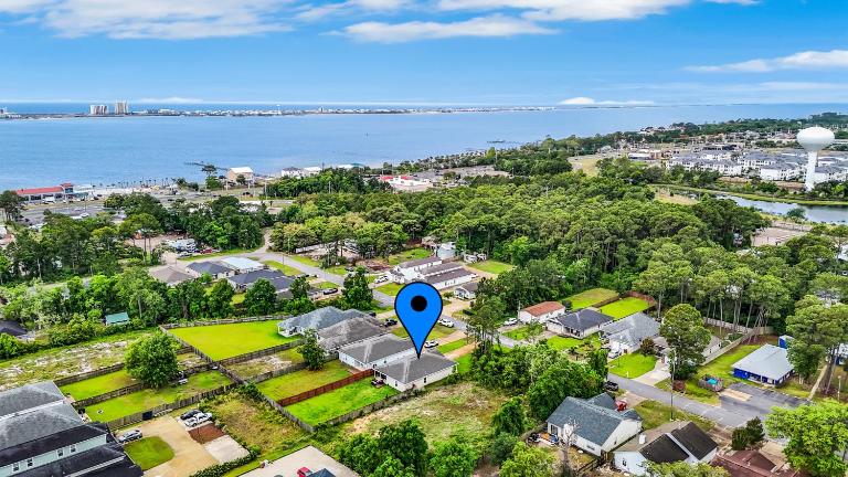 Gorgeous coastal home with plenty of space close to beach and Pet friendly - B&B Navarre
