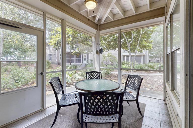 Modern Resort Home with Shared Hot Tub Pool Free WiFi and Beach Access - Ferienwohnung Destin