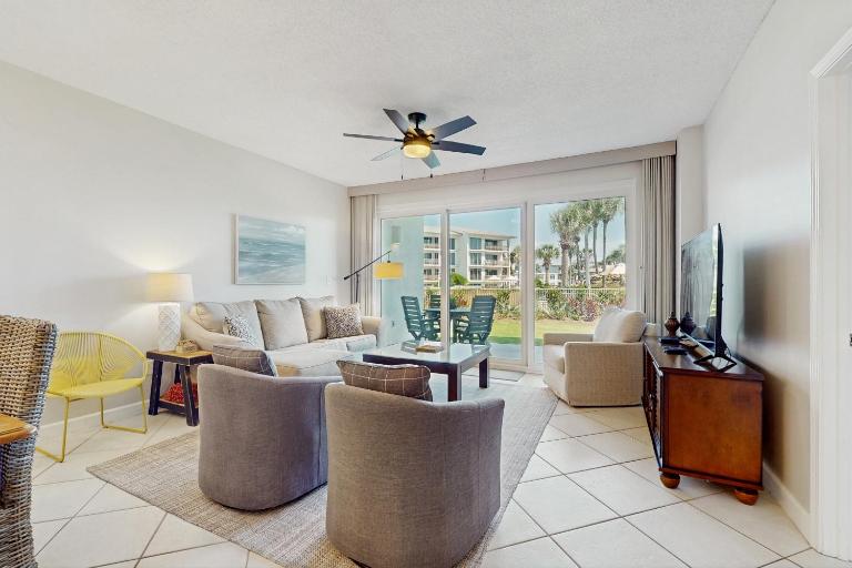 Coastal condo with lagoon pool bike rentals tennis pickleball & beach access - B&B Seacrest