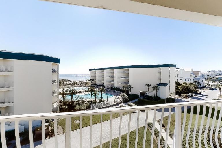 Magical 3rd-floor condo with pools telescope for stargazing & pickleball - B&B Santa Rosa Beach